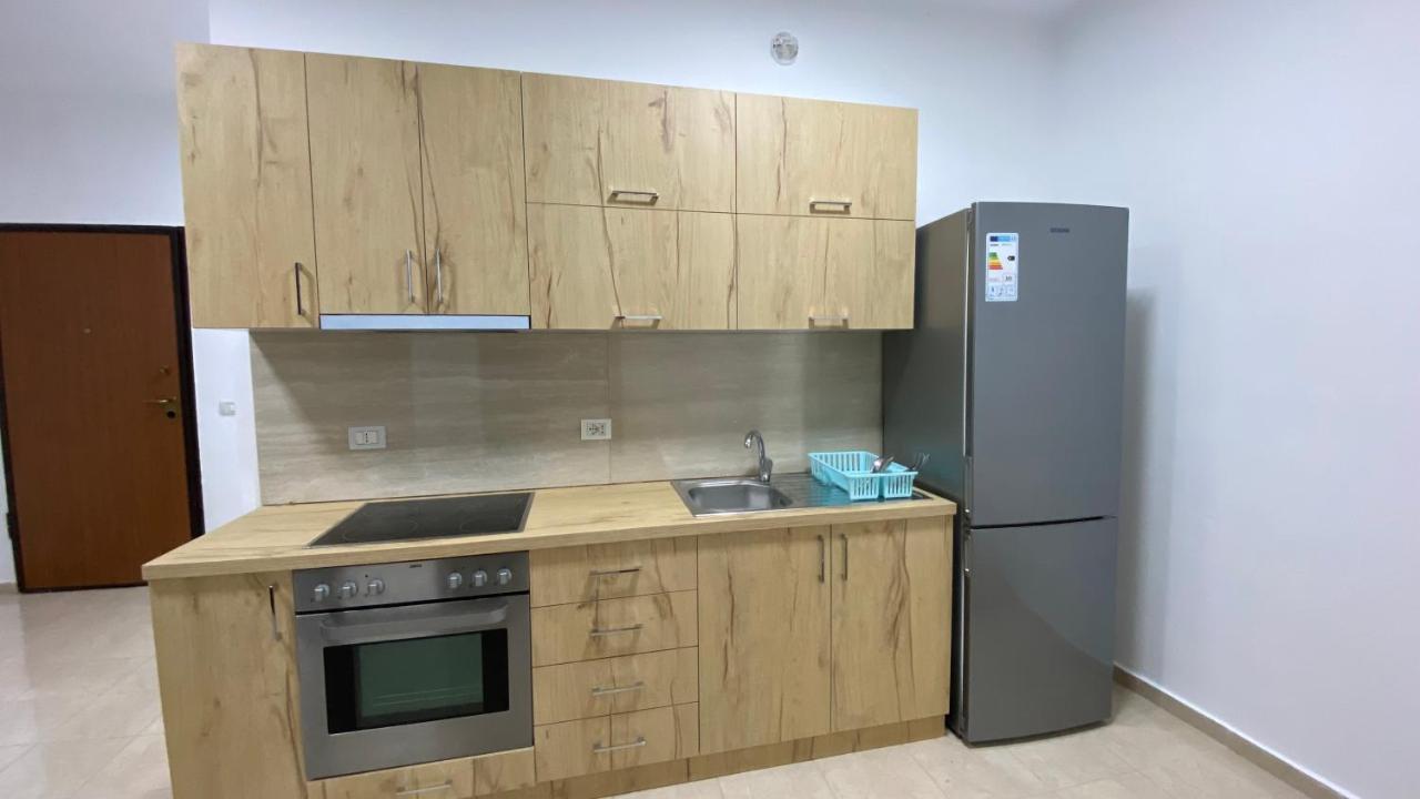 Anna'S Apartament Lushnjë エクステリア 写真