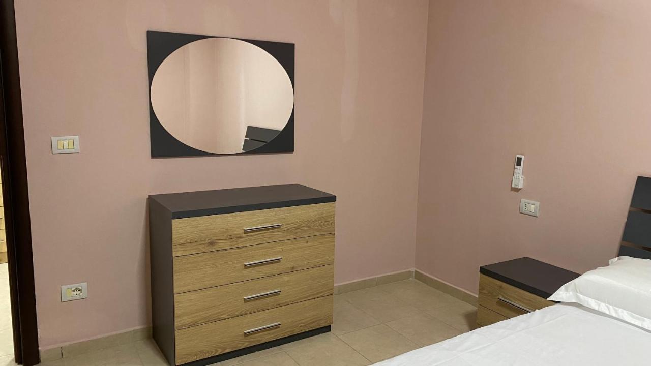 Anna'S Apartament Lushnjë エクステリア 写真