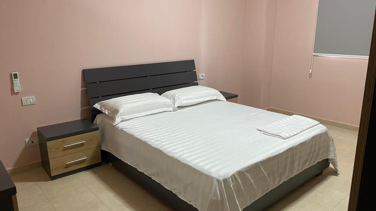 Anna'S Apartament Lushnjë エクステリア 写真