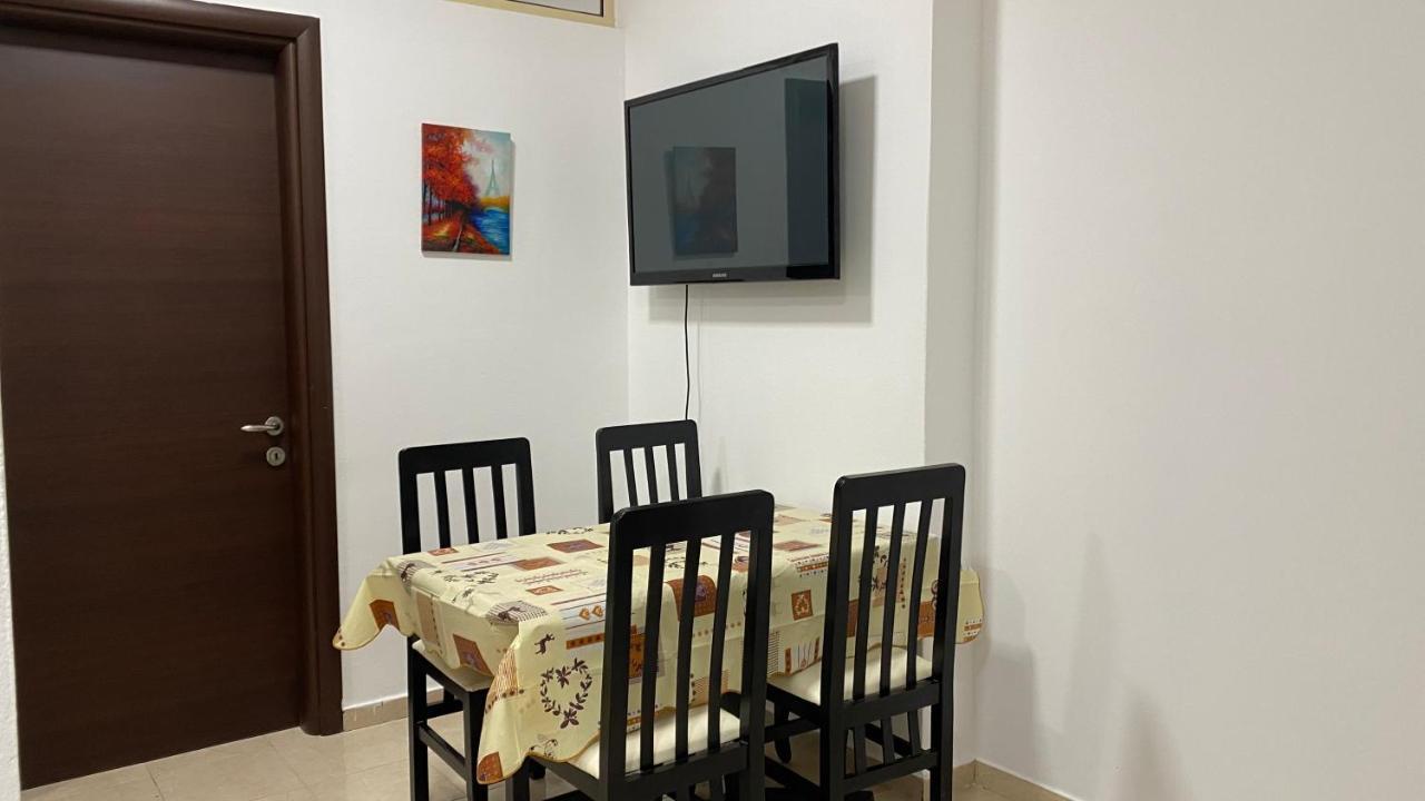 Anna'S Apartament Lushnjë エクステリア 写真