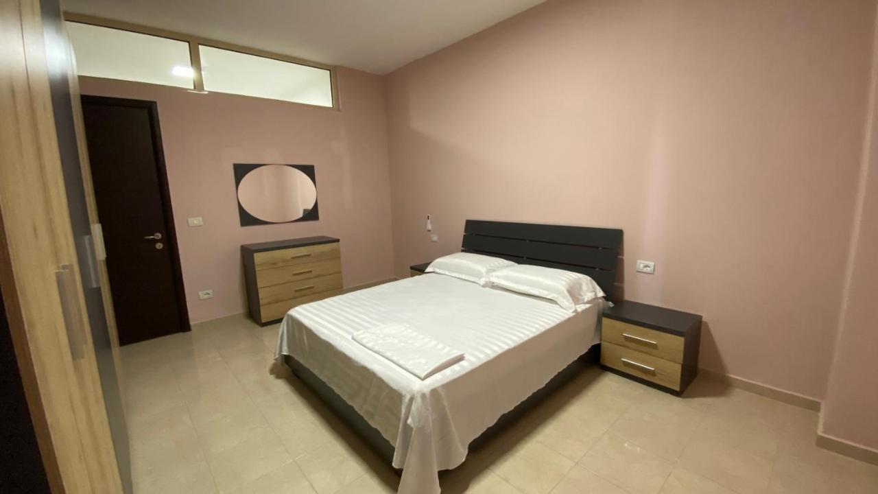 Anna'S Apartament Lushnjë エクステリア 写真